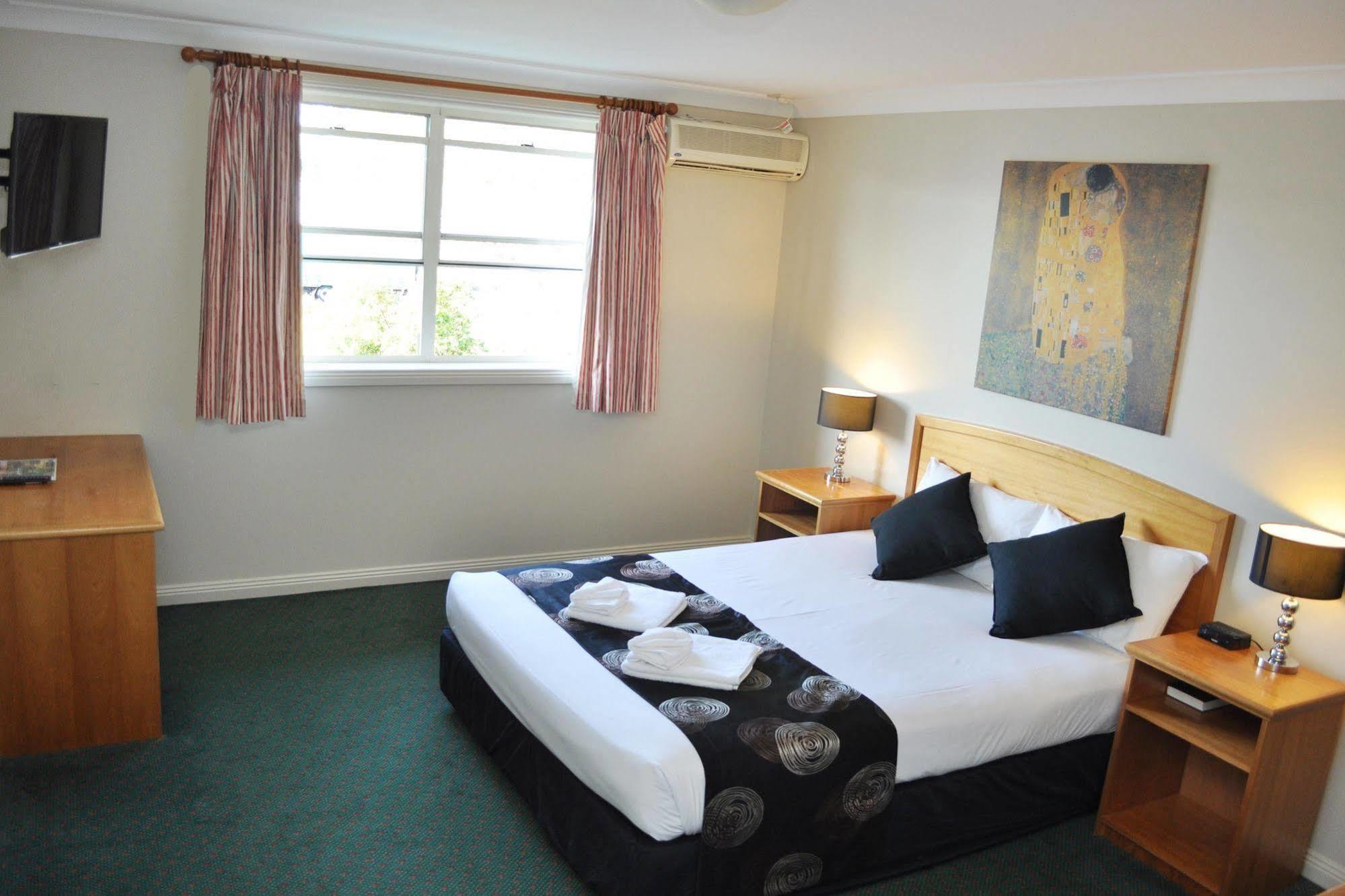Meadowbrook Hotel Brisbane Loganlea Exterior photo